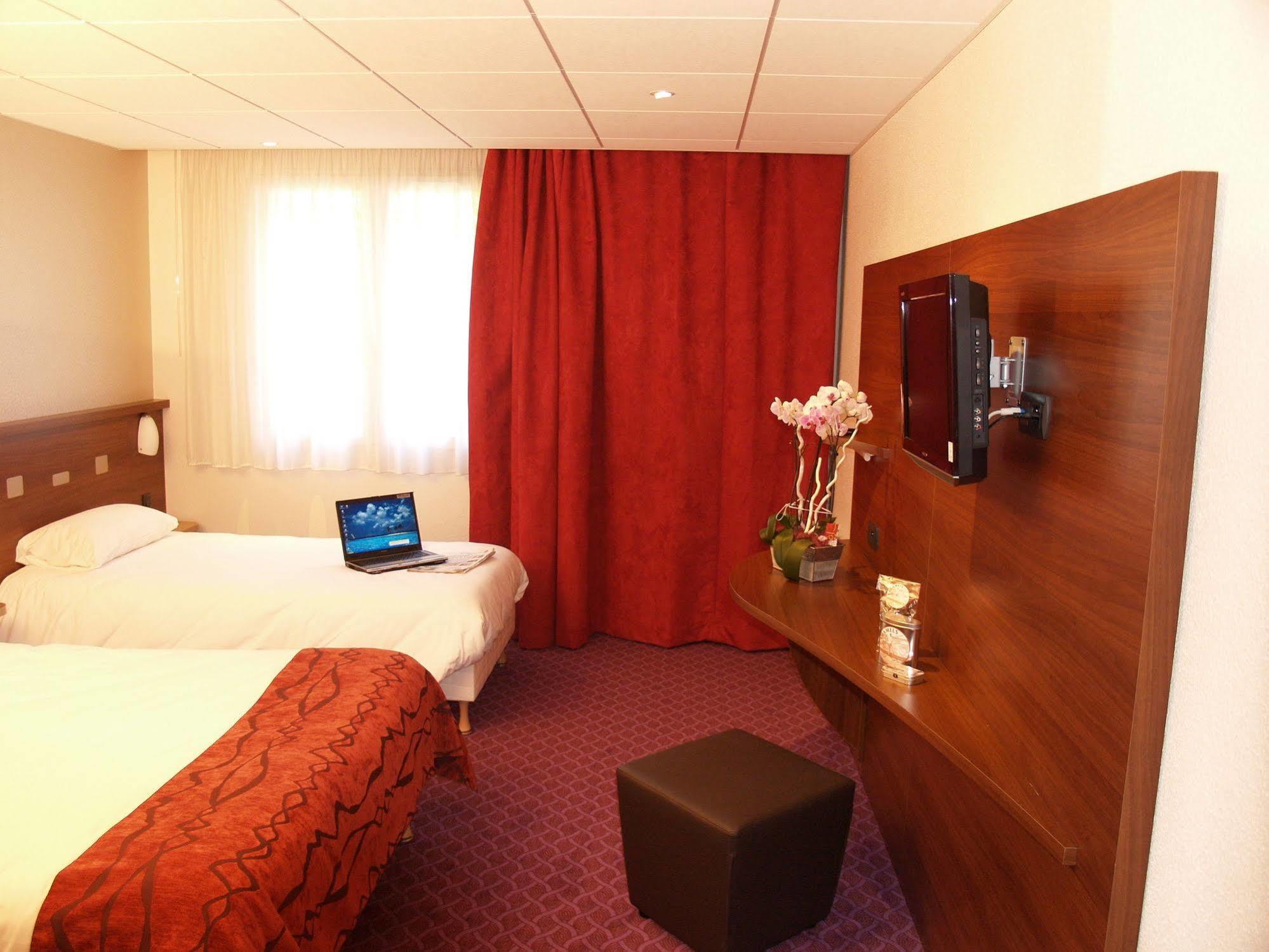 Brit Hotel Nantes Vigneux - L'Atlantel Exterior photo